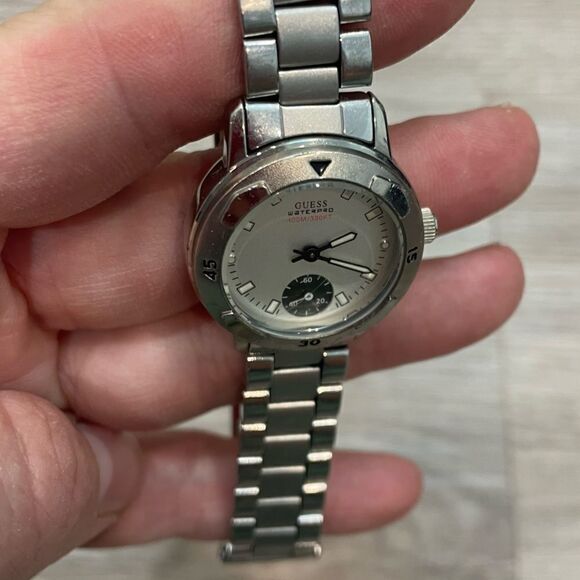 GUESS Metallic Bracelet Waterproof Watches Chronometer - Picture 4 of 8